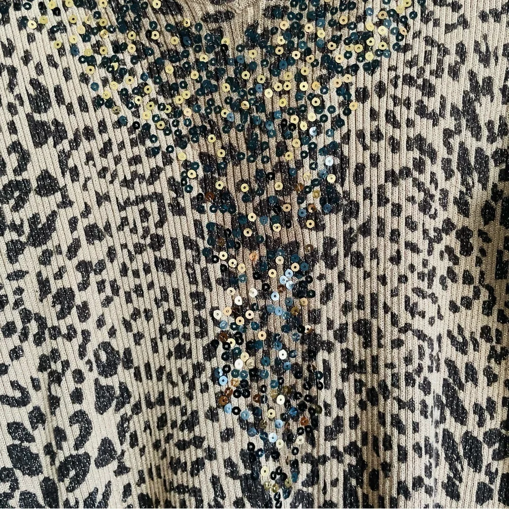 Chico’s cheetah sweater top size 3 Large ribbed sequin stretchy sophisticated - Picture 8 of 9